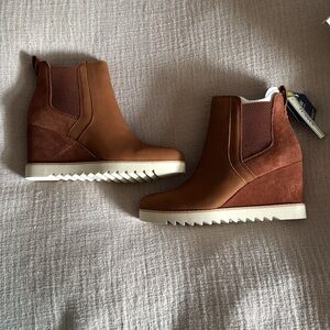 TOMS wedges brand new